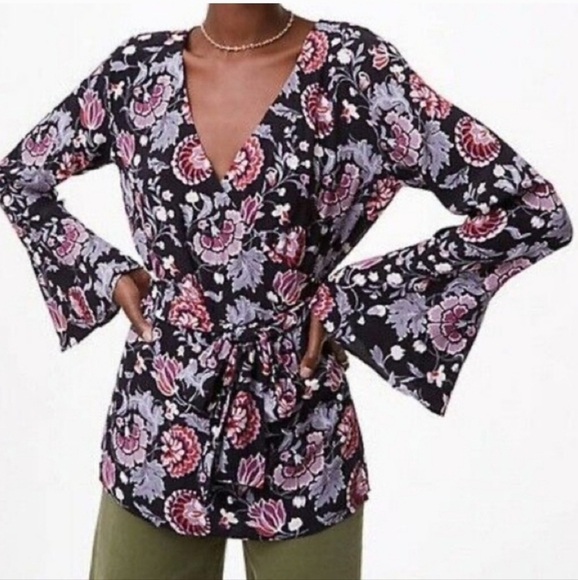 LOFT Tops - 💚5/$25 LOFT Black Dahlia Garden Kimono Wrap Fluted Sleeve Blouse Floral Medium
